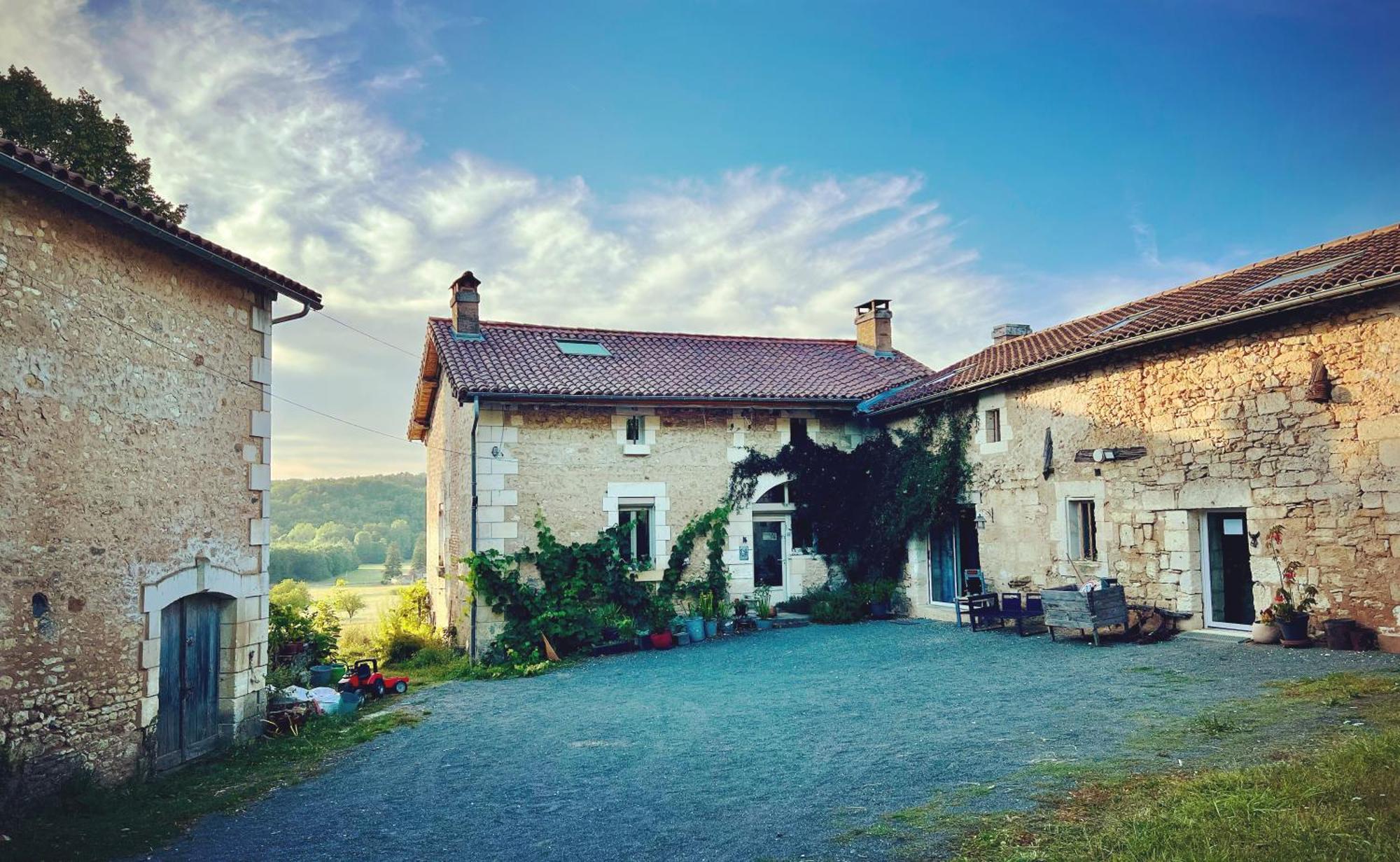 Ferme Gite Le Coeur Des Petits Chenes Saint-Pierre-de-Cole Екстер'єр фото