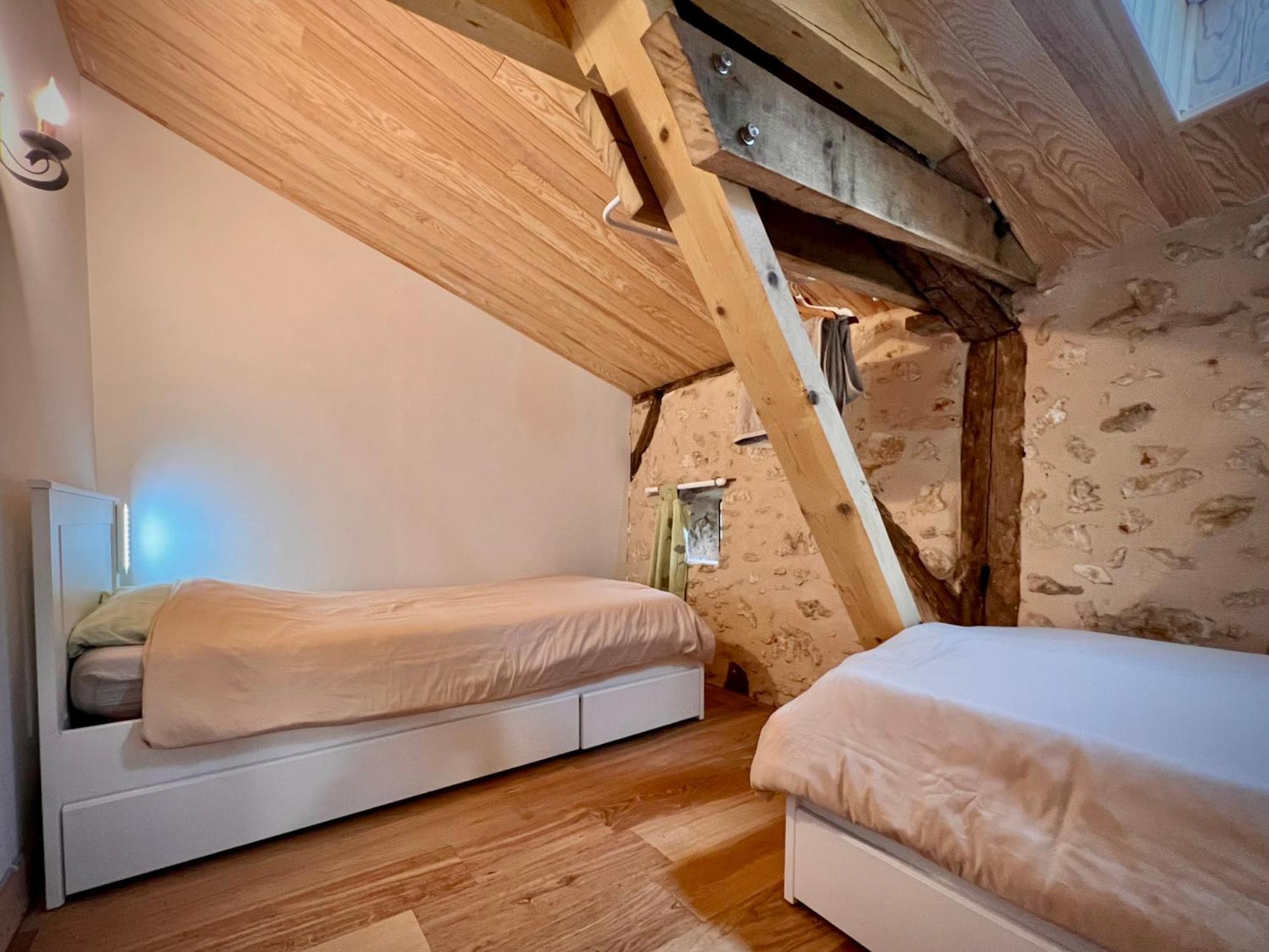 Ferme Gite Le Coeur Des Petits Chenes Saint-Pierre-de-Cole Екстер'єр фото